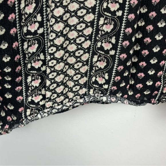 Tribal Black and White Women's Top - Picture 9 of 9